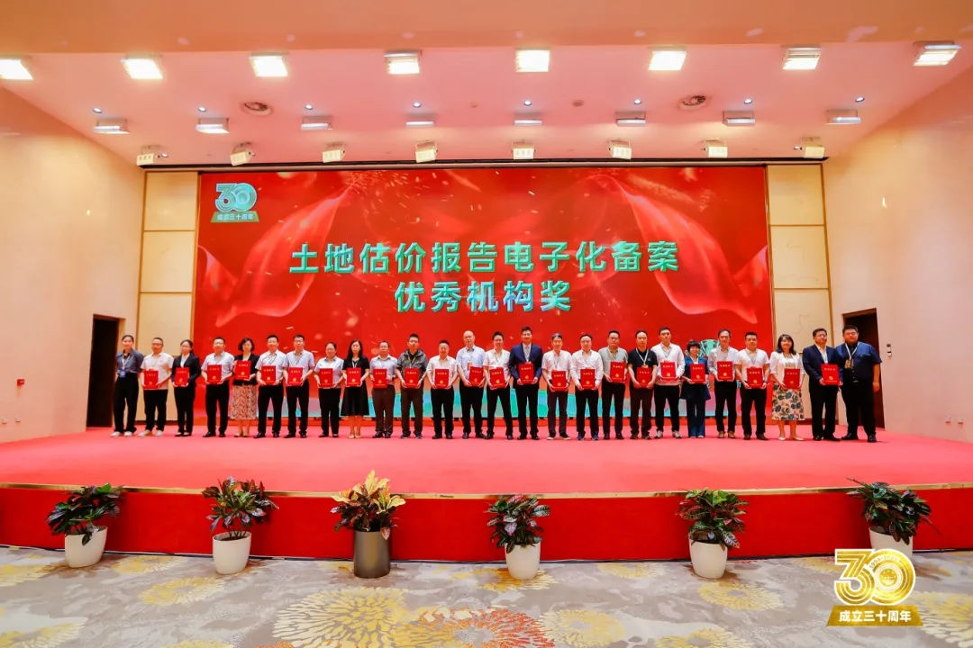 圖片包含 建筑, 游戲機, 禮堂, 桌子描述已自動生成